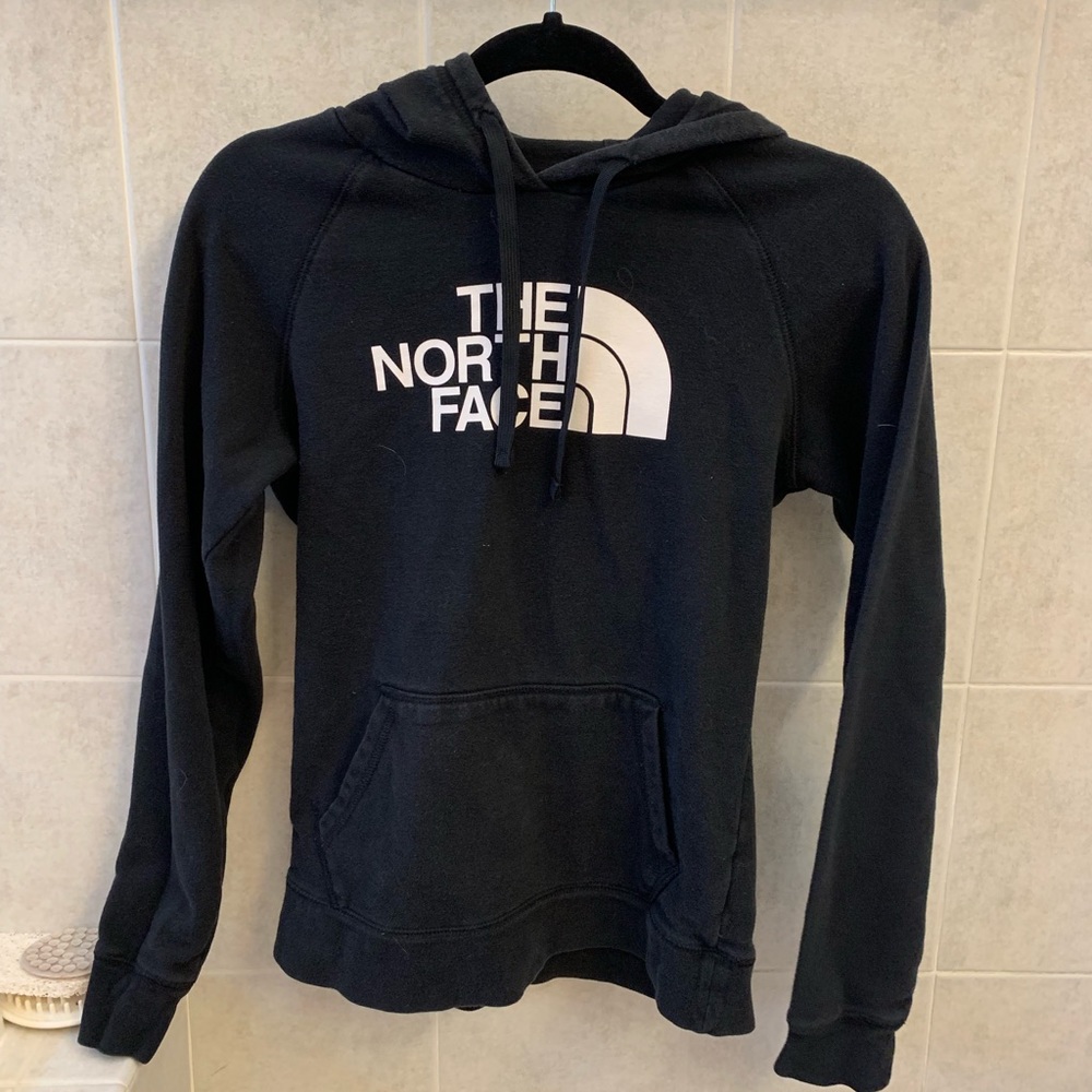 Black North Face pullover hoodie